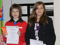 Solveigh Berg (rechts) mit  Karyna Frankovska bei der Siegerehrung
