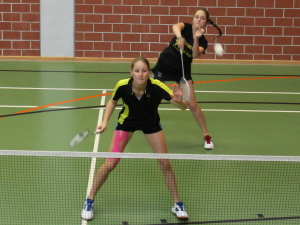 Solveigh Berg (hinten) mit Samira Schilli im Damendoppel U17