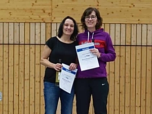 Conelia Meisterhans und Nicole Rech bei der Siegerehrung in Dossenheim 
