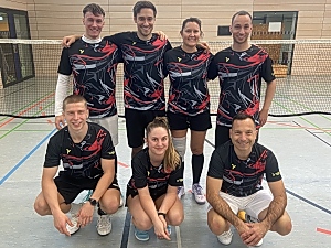 Die 1. Mannschaft:
hinten: Justin Geiger, Michael Müller, Jenny Frahm und Lukas Helfert
vorne: Cedric Wurst, Solveigh Berg und Lars Wegmann Die 1. Mannschaft:
hinten: Justin Geiger, Michael Müller, Jenny Frahm und Lukas Helfert
vorne: Cedric Wurst, Solveigh Berg und Lars Wegmann